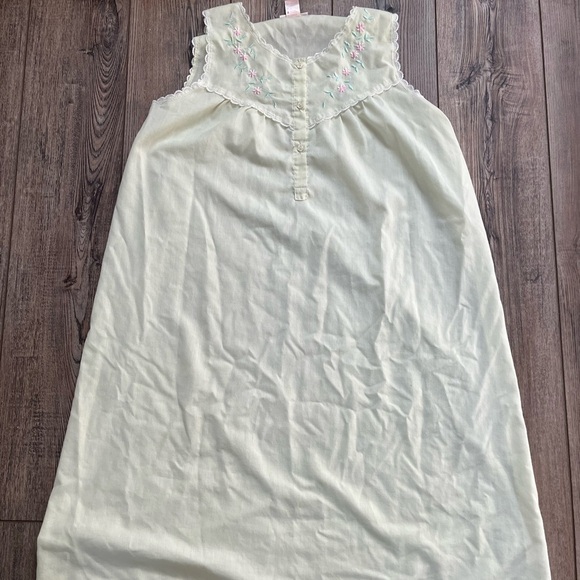 Vintage Carroll Reed Floral Embroidered Yellow Nightgown with Lace Detailing - Picture 4 of 10